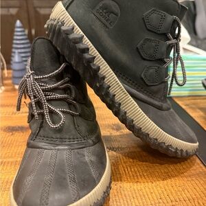 Sorel Black and Cream rain Boots